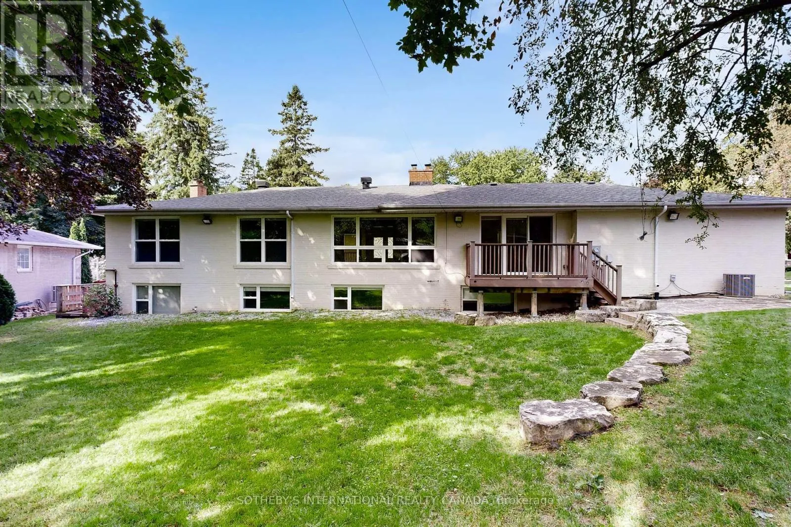 11 TETBURY CRESCENT