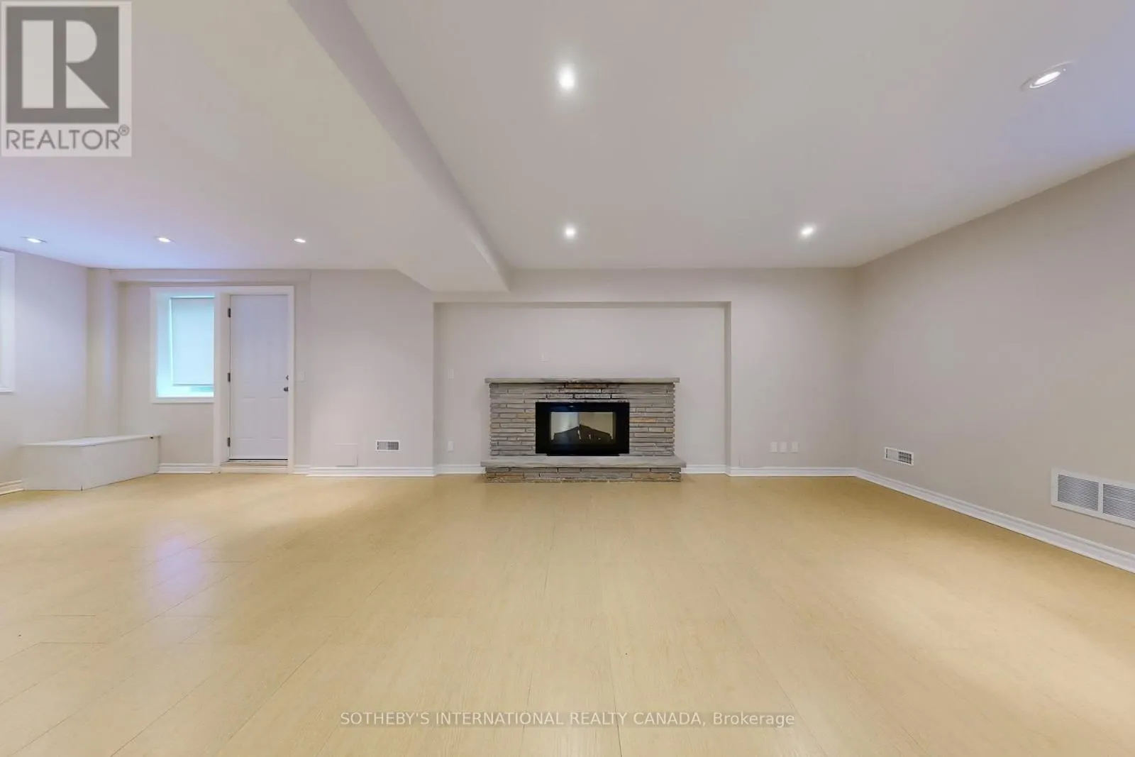 11 TETBURY CRESCENT