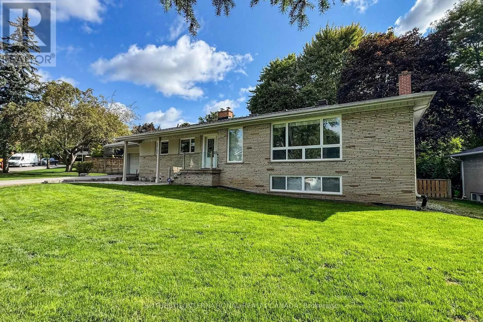 11 TETBURY CRESCENT