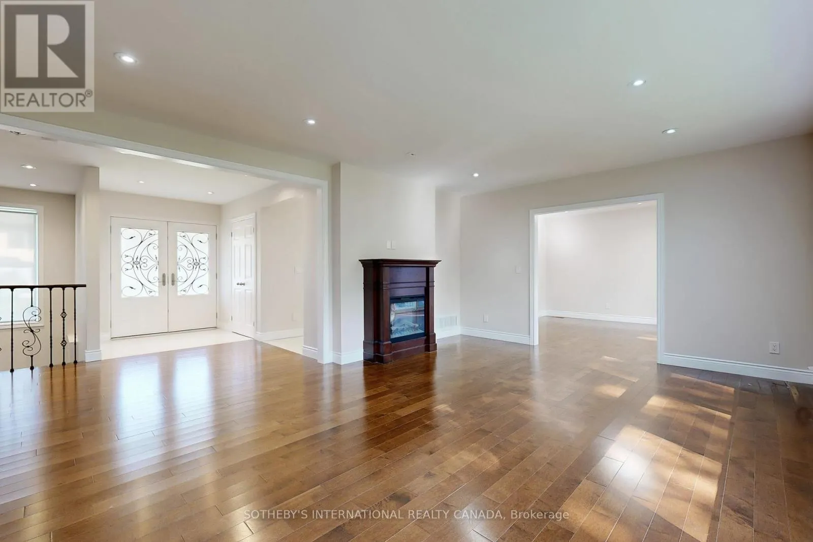 11 TETBURY CRESCENT