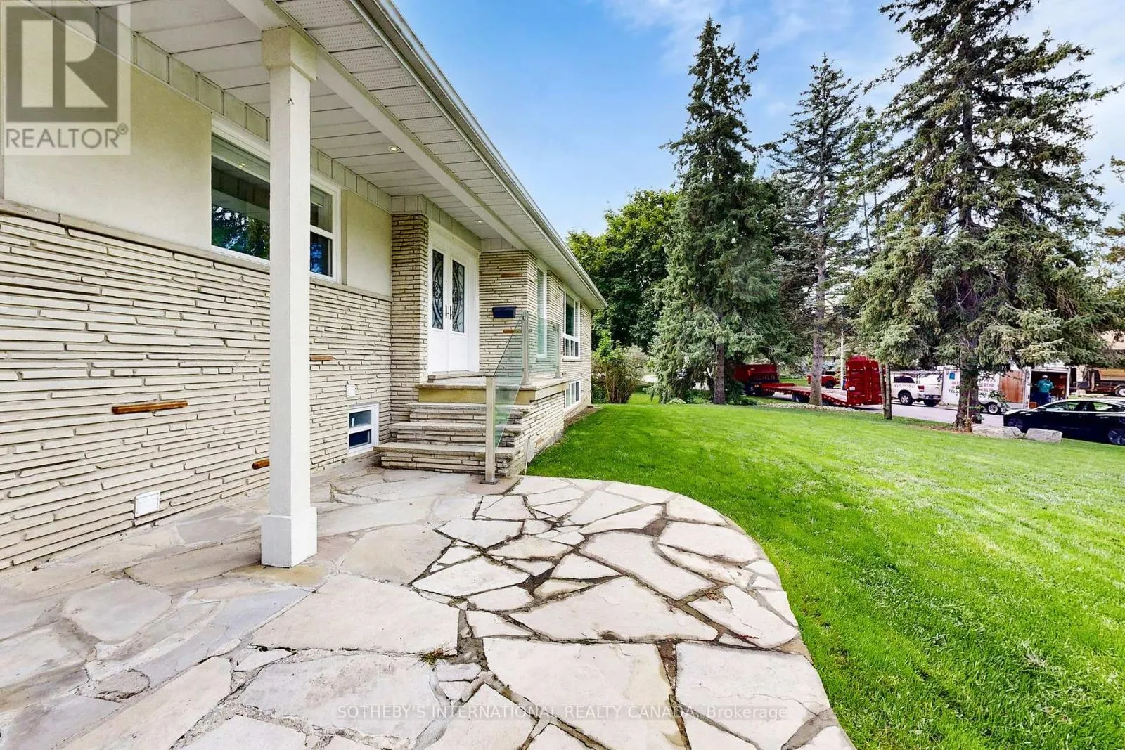 11 TETBURY CRESCENT