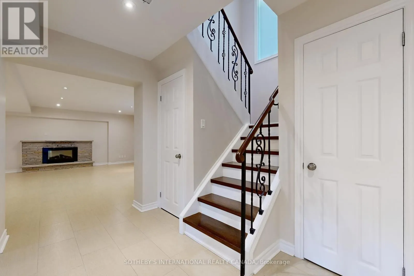 11 TETBURY CRESCENT
