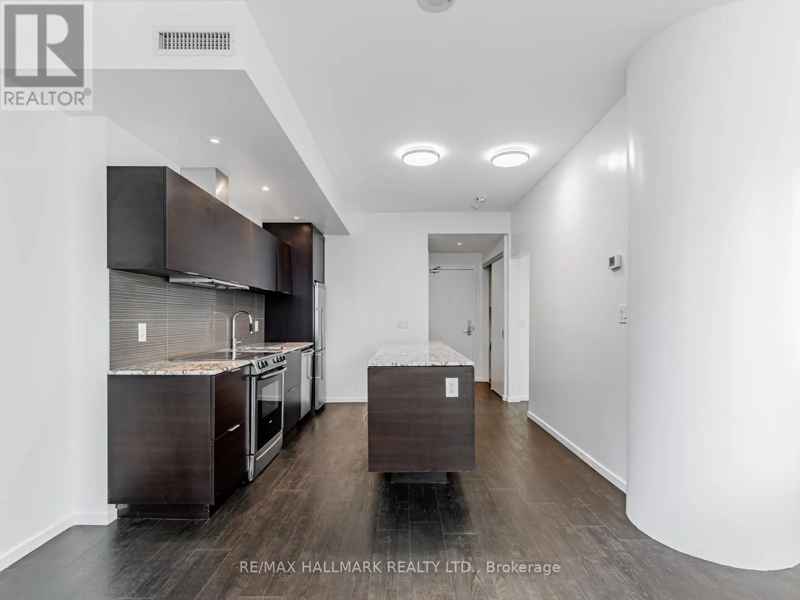 507 - 8 CHARLOTTE STREET