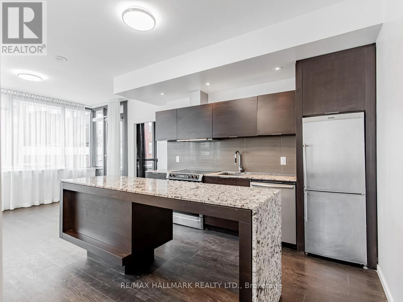 507 - 8 CHARLOTTE STREET