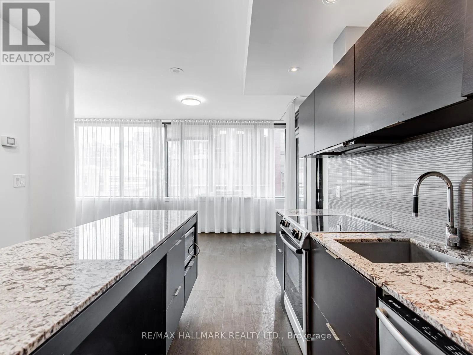 507 - 8 CHARLOTTE STREET