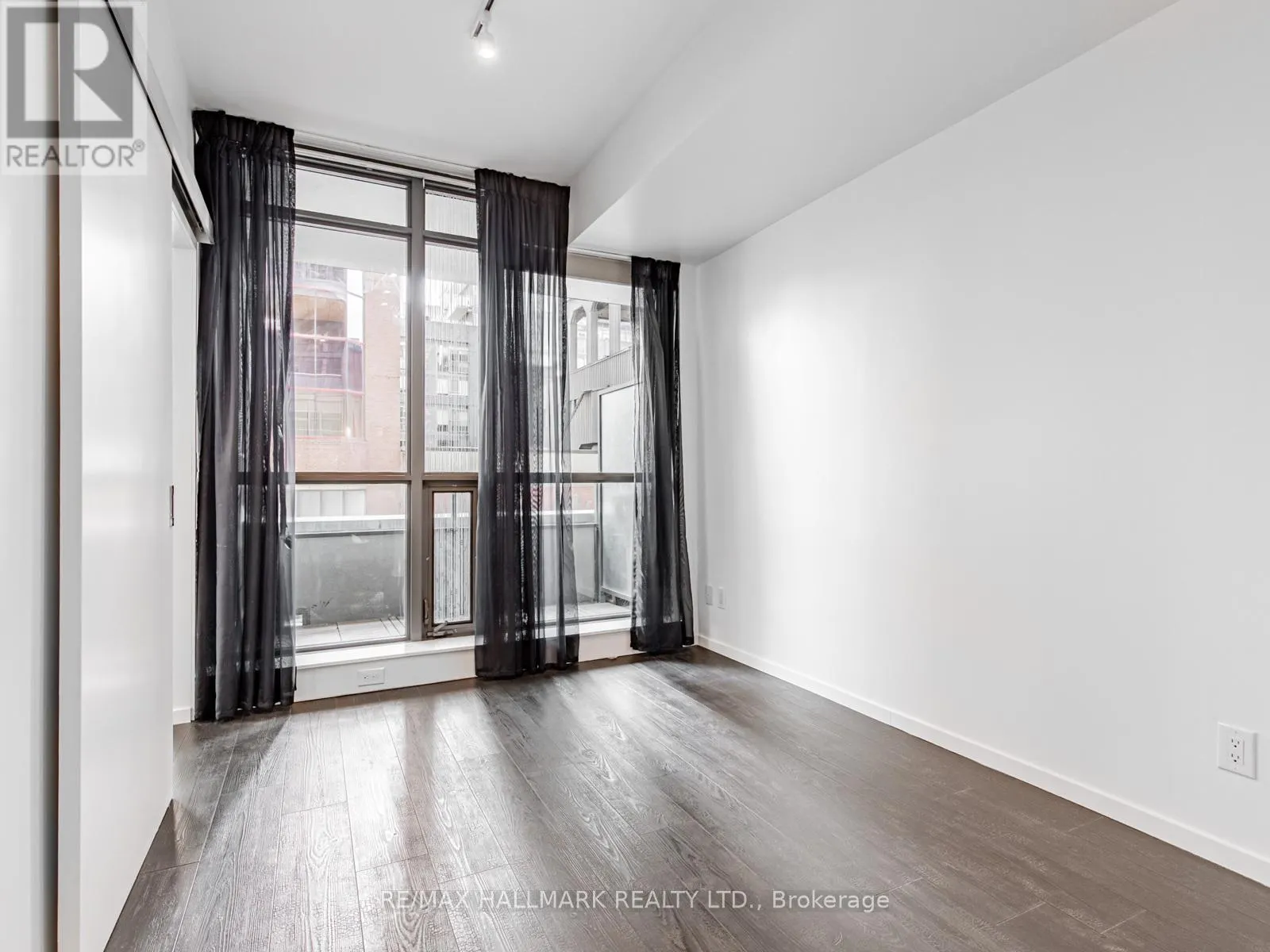 507 - 8 CHARLOTTE STREET