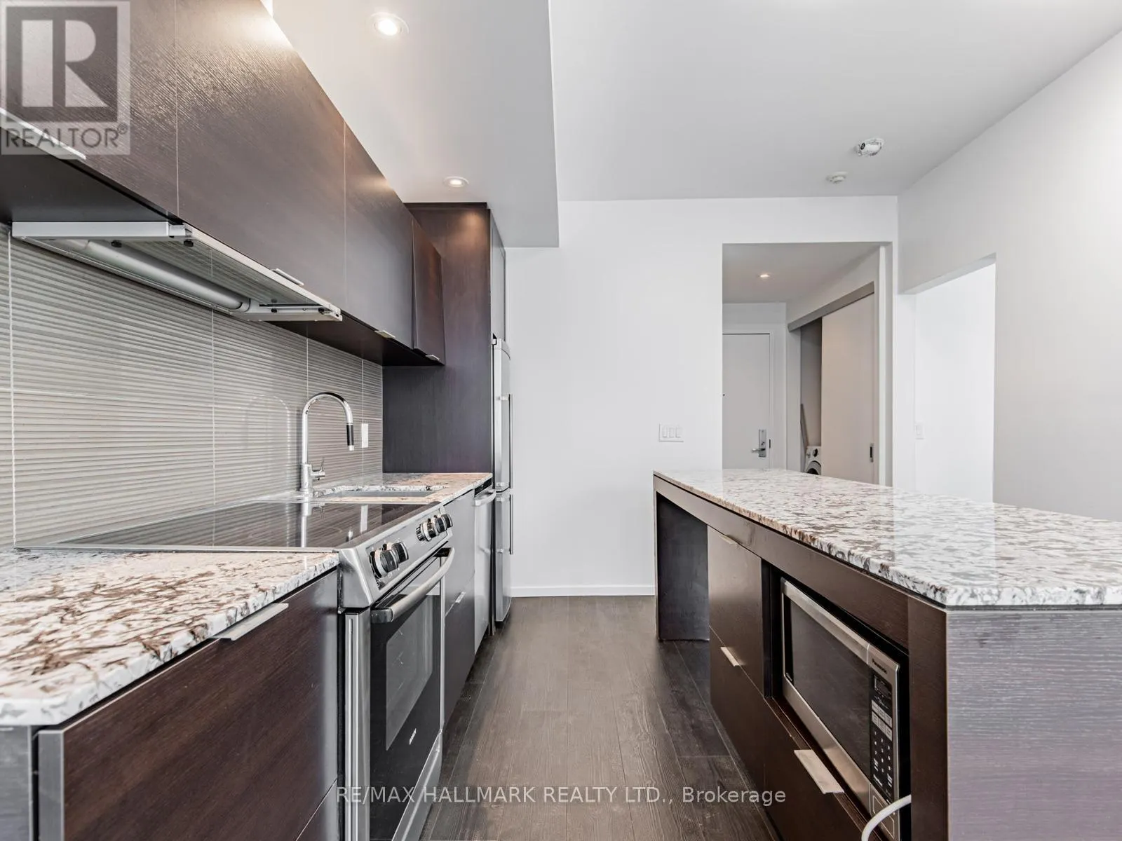 507 - 8 CHARLOTTE STREET