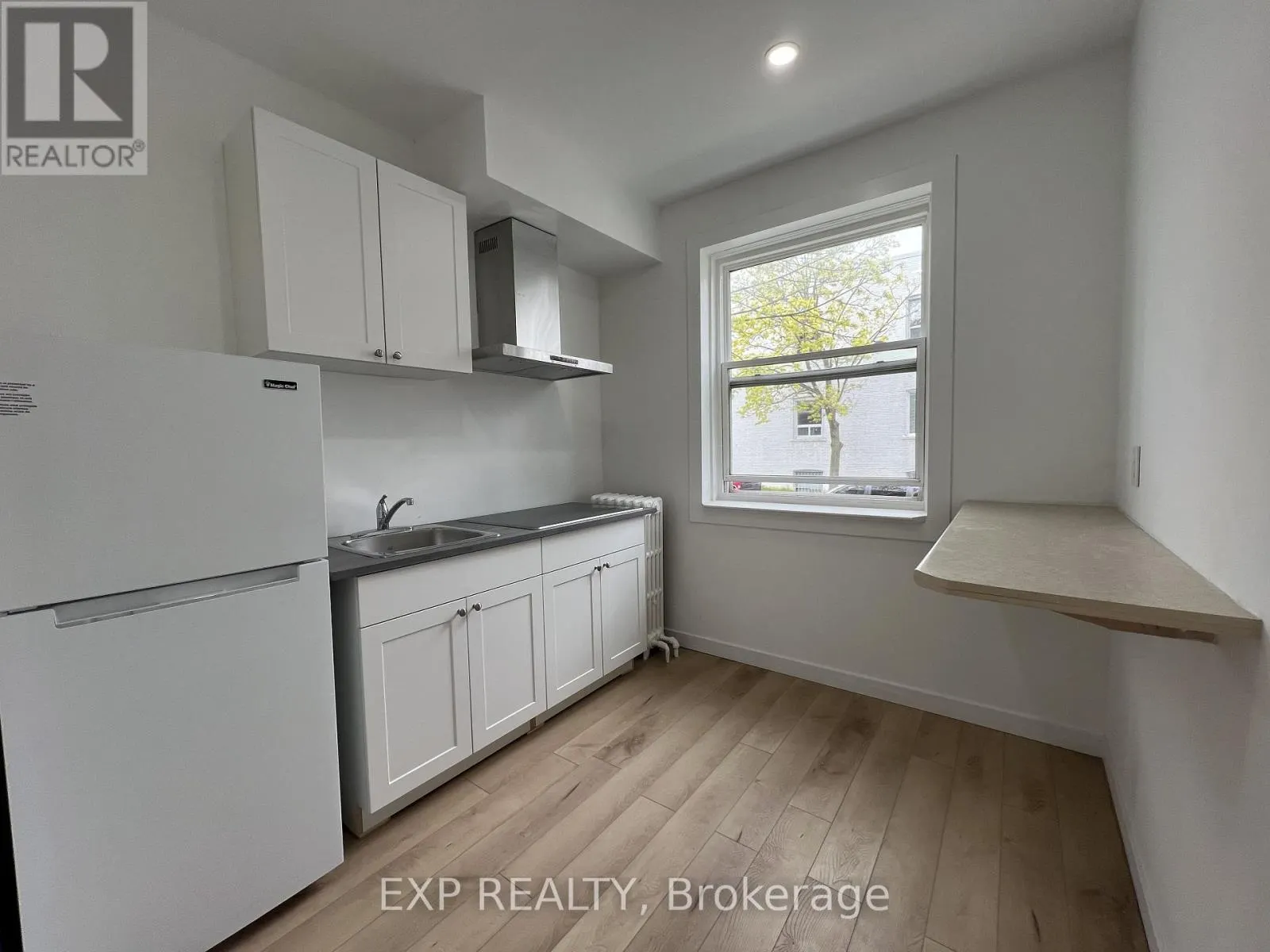 1DL - 100 GREENSIDES AVENUE