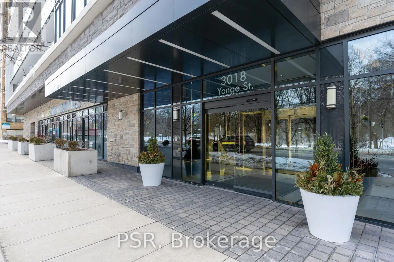 311 - 3018 YONGE STREET