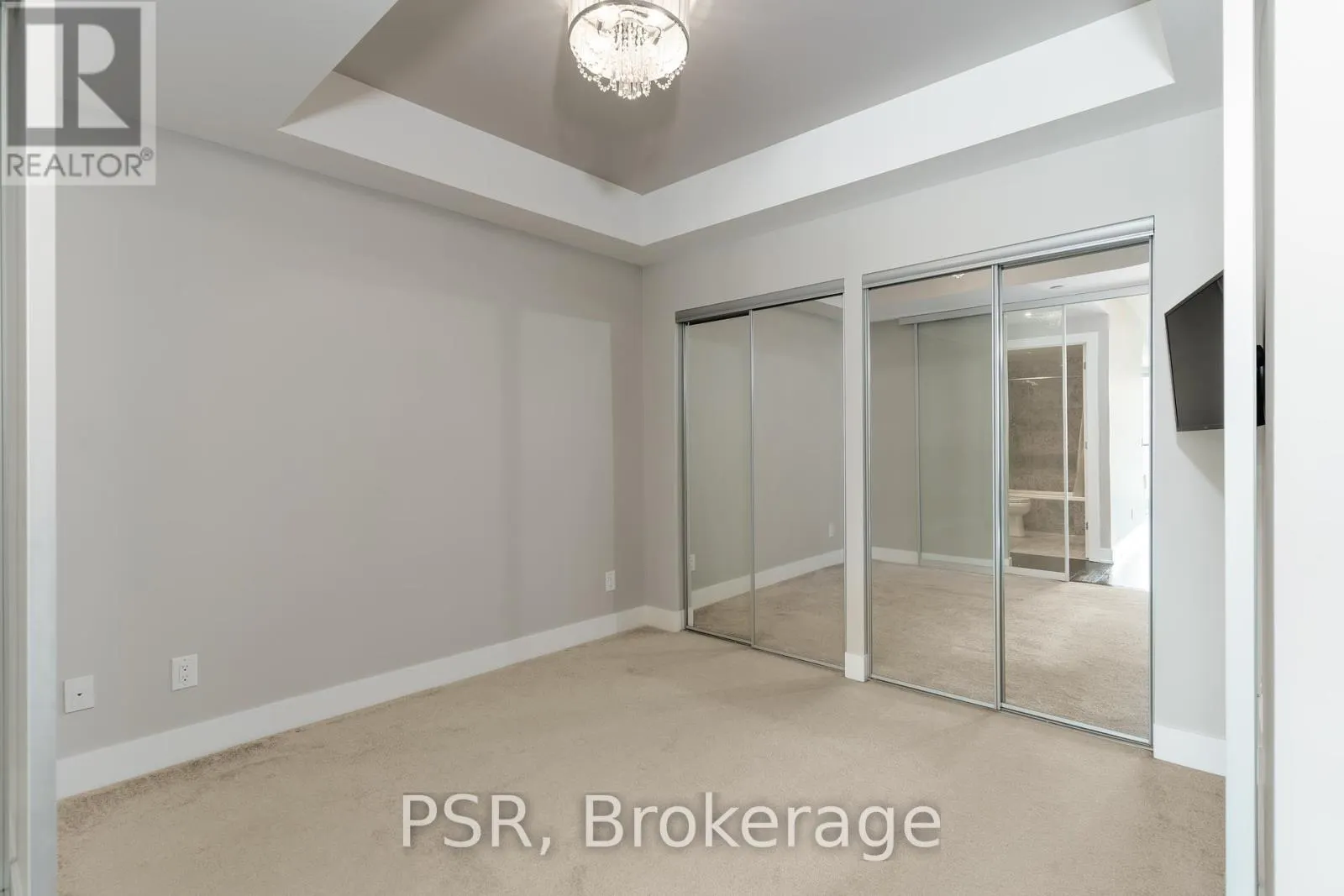 311 - 3018 YONGE STREET