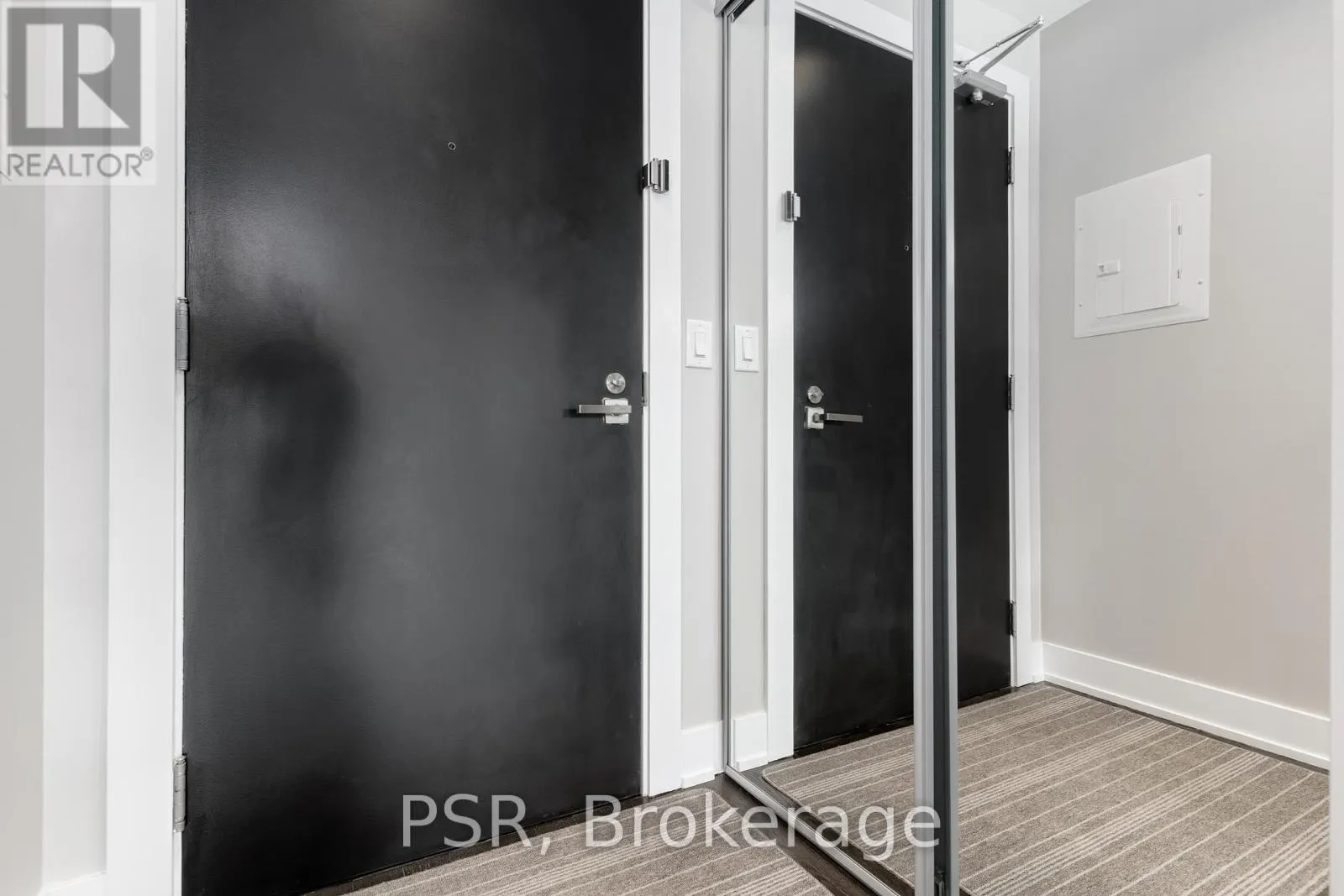 311 - 3018 YONGE STREET