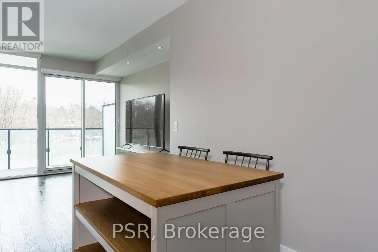 311 - 3018 YONGE STREET