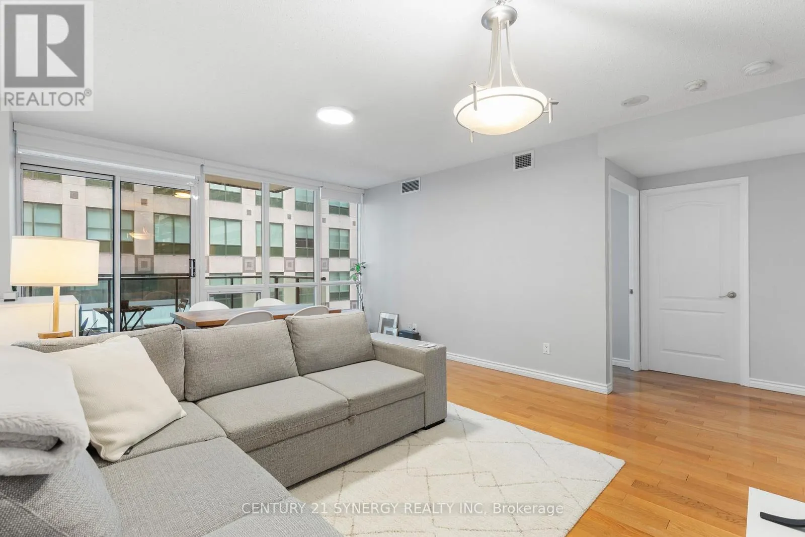 306 - 263 WELLINGTON STREET W