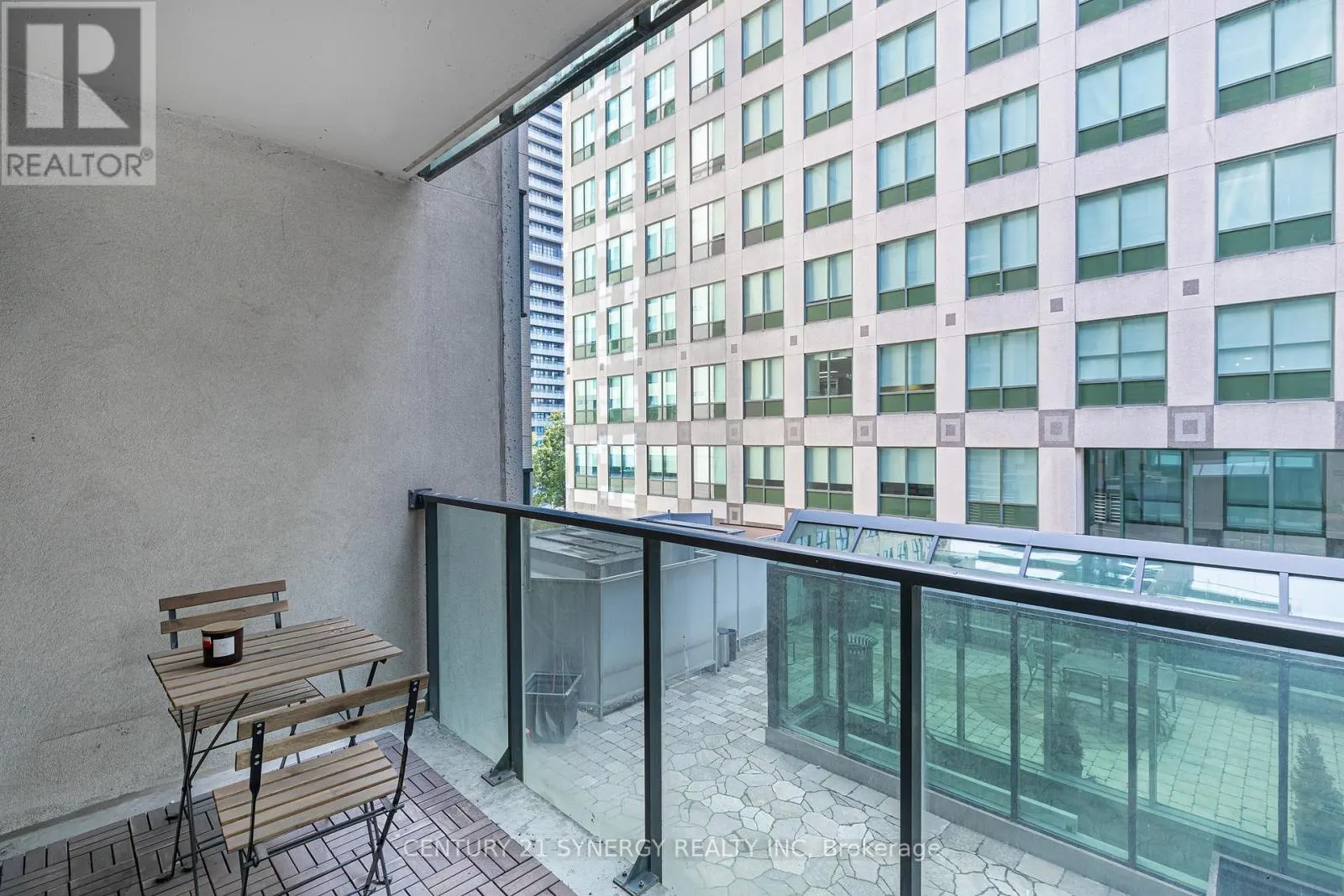 306 - 263 WELLINGTON STREET W