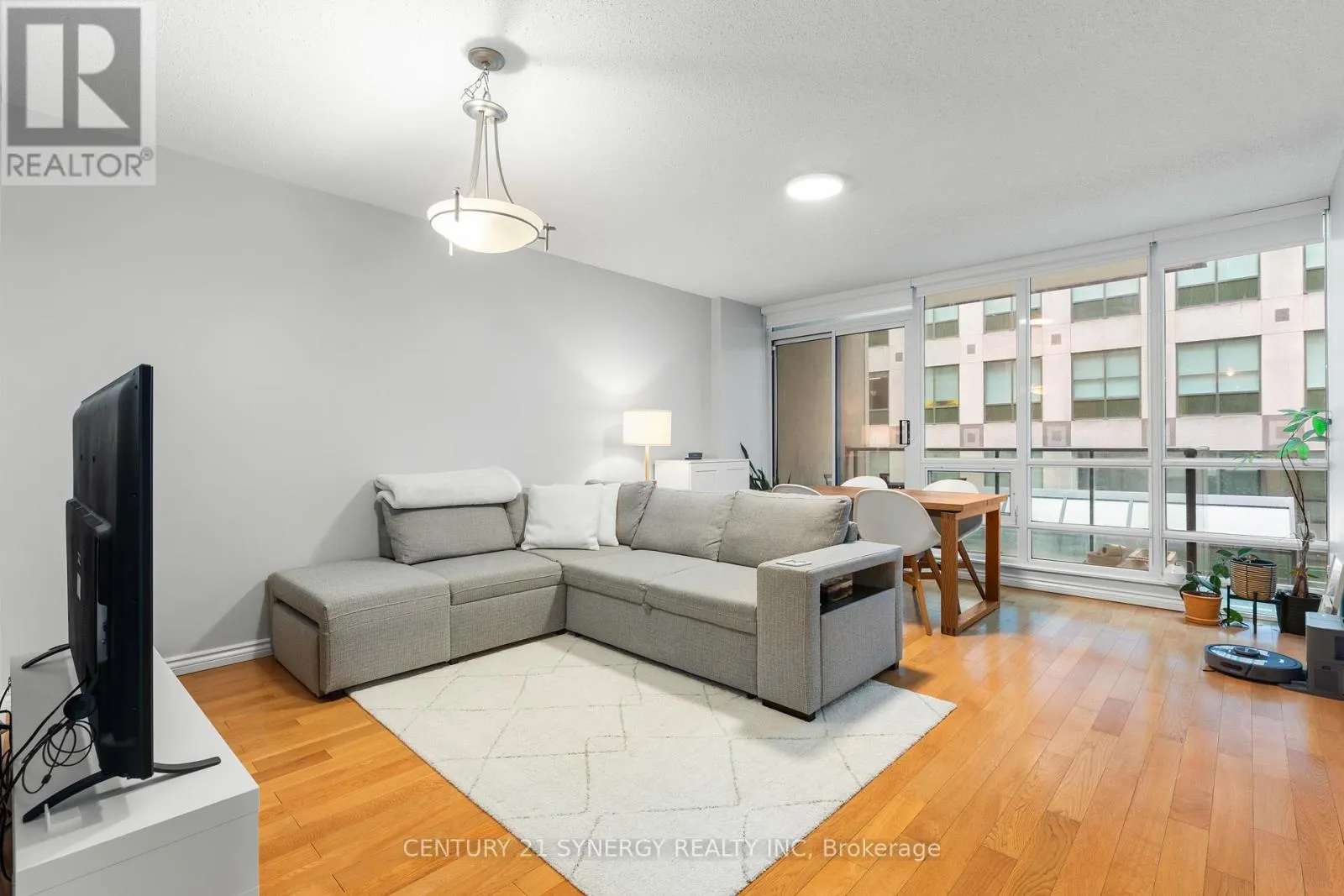 306 - 263 WELLINGTON STREET W