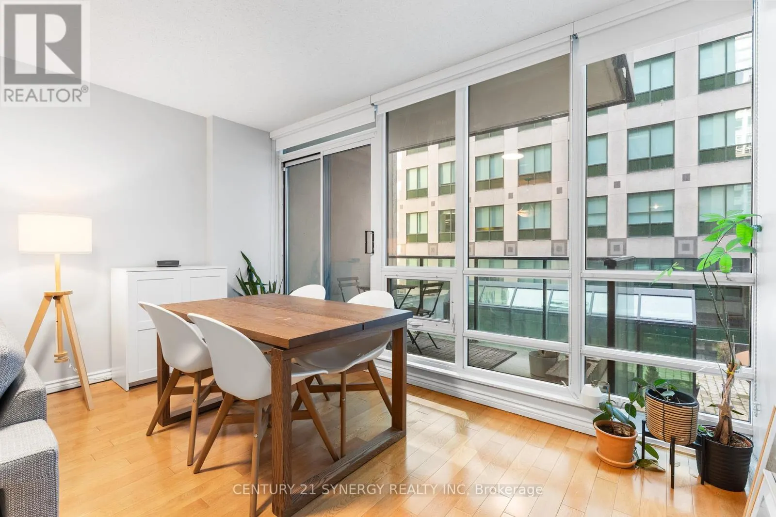306 - 263 WELLINGTON STREET W