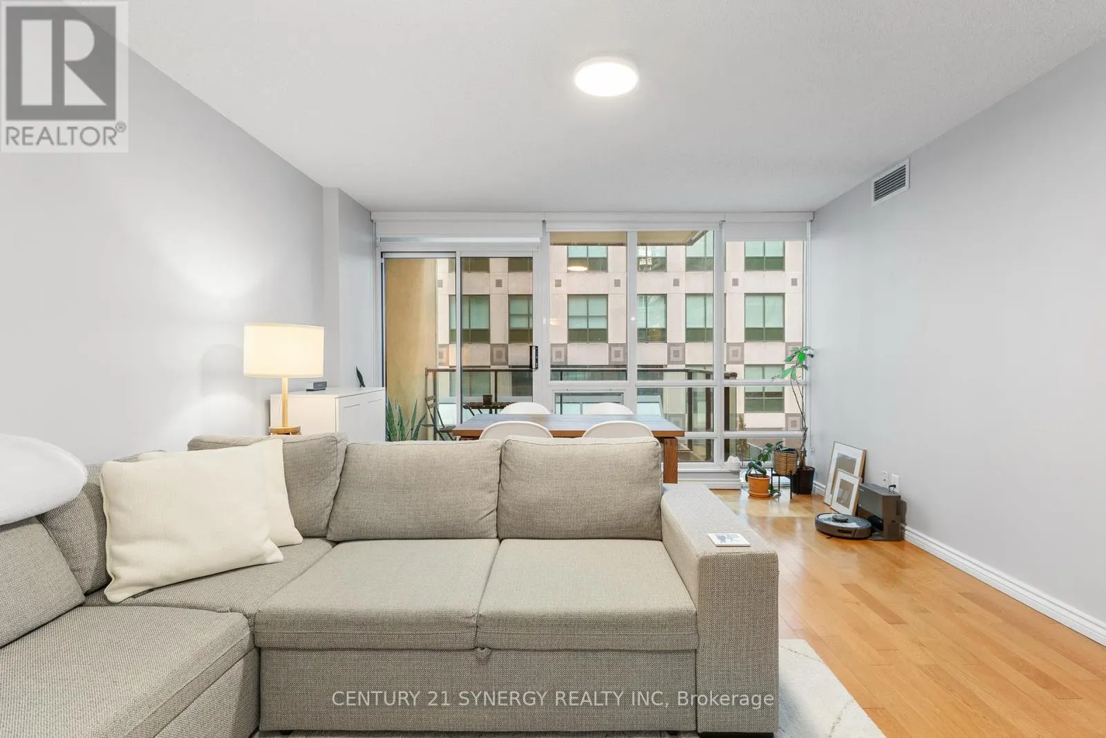 306 - 263 WELLINGTON STREET W