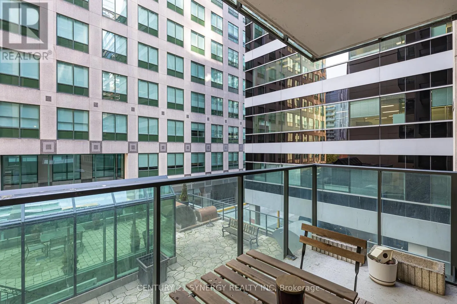 306 - 263 WELLINGTON STREET W
