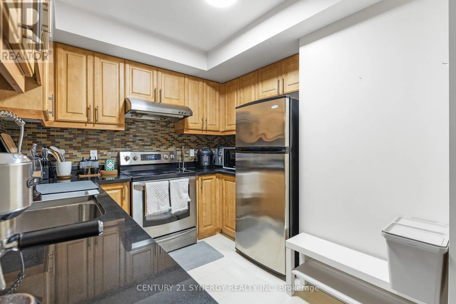 306 - 263 WELLINGTON STREET W