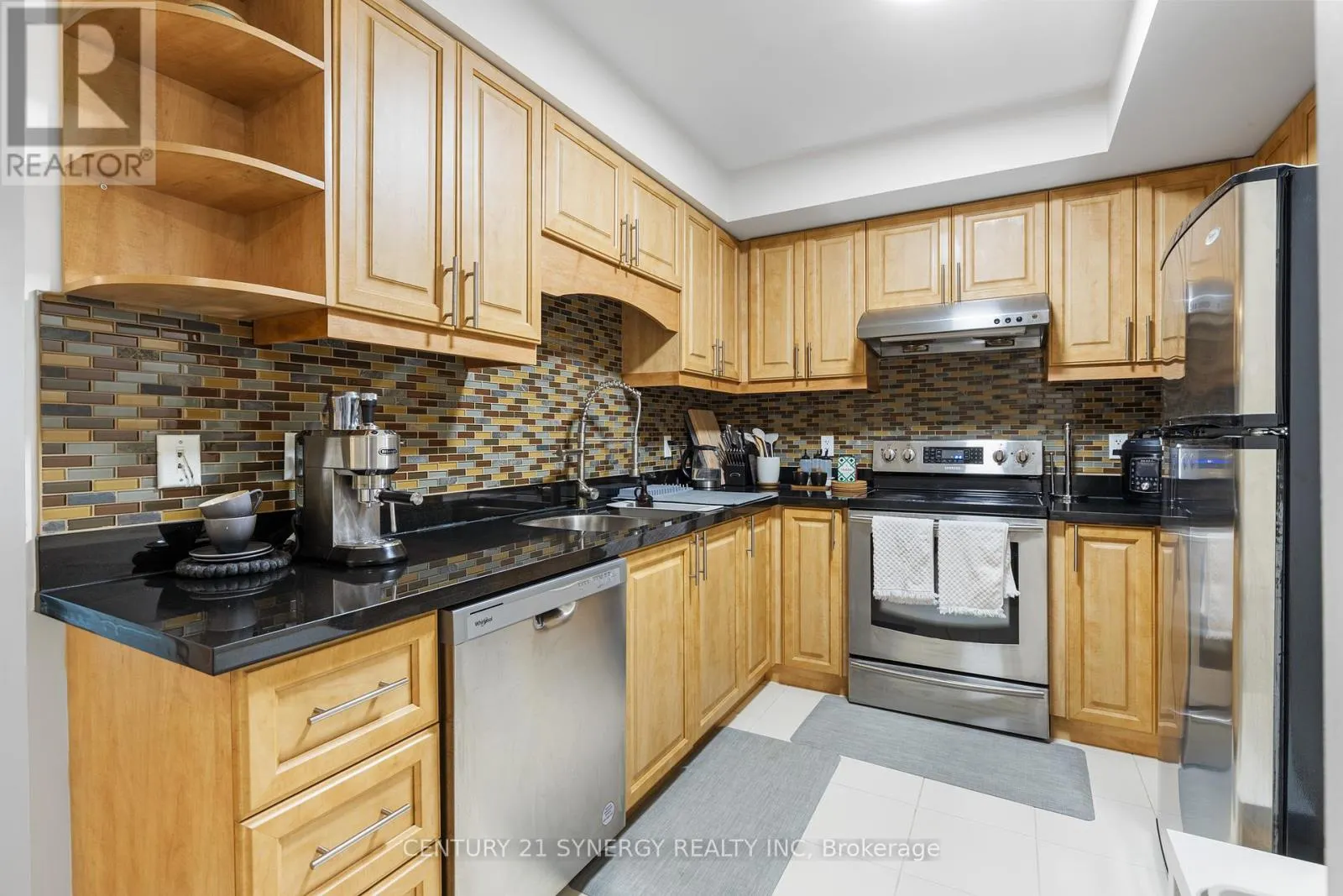306 - 263 WELLINGTON STREET W