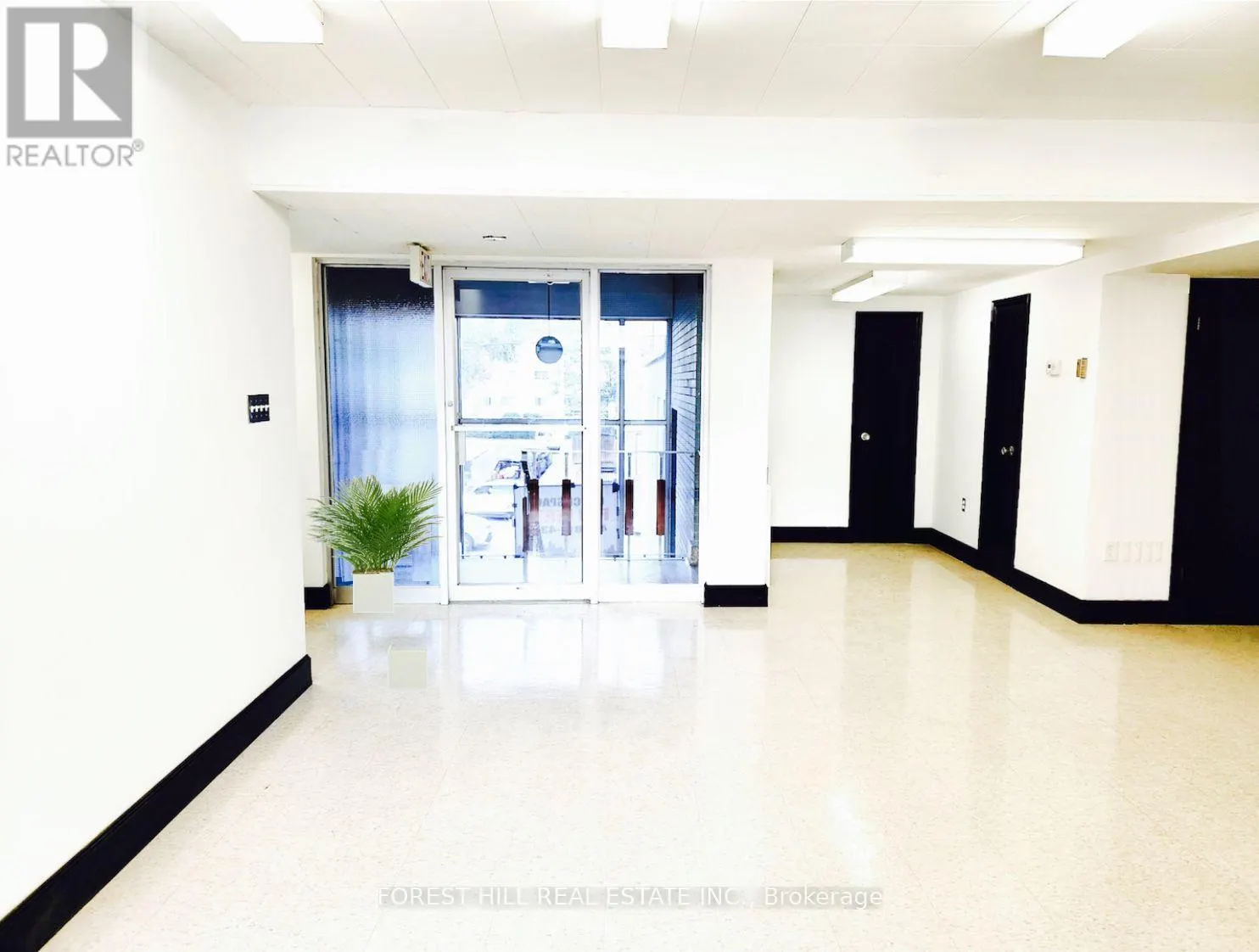 300 - 226 BATHURST STREET