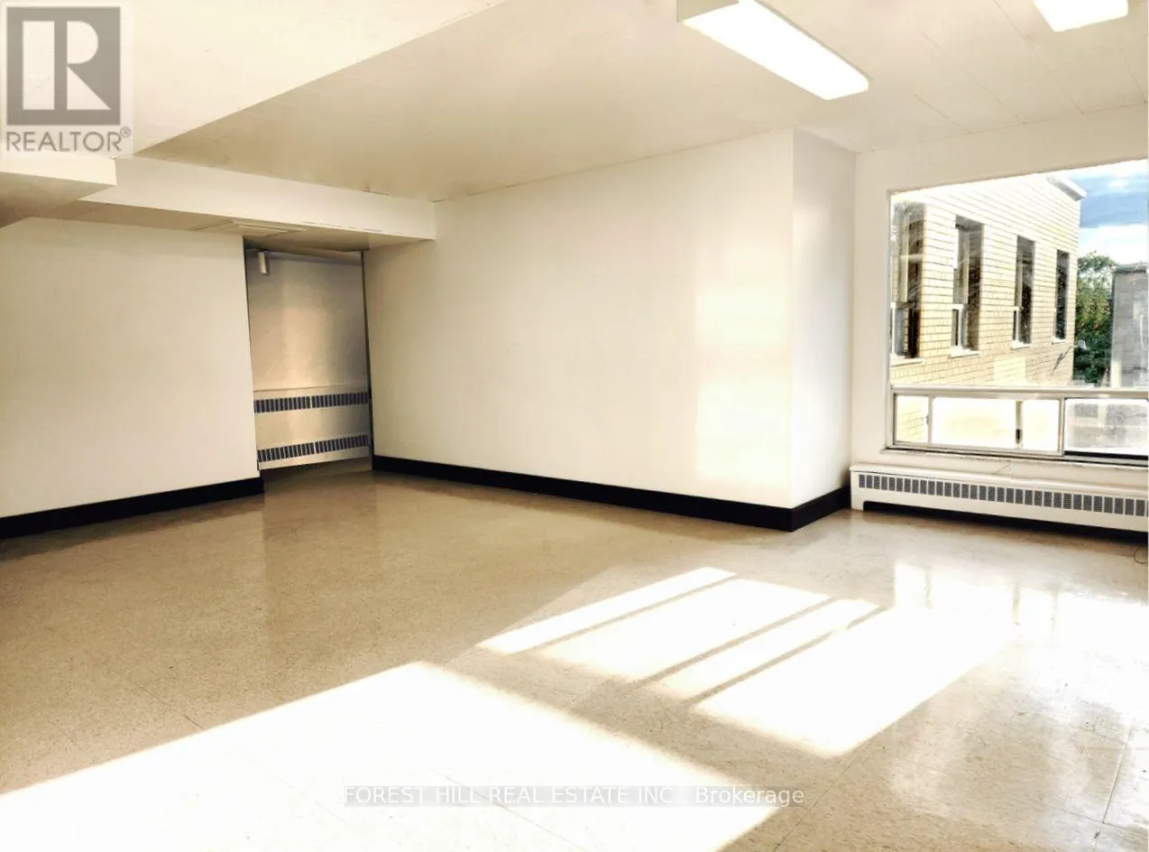 300 - 226 BATHURST STREET