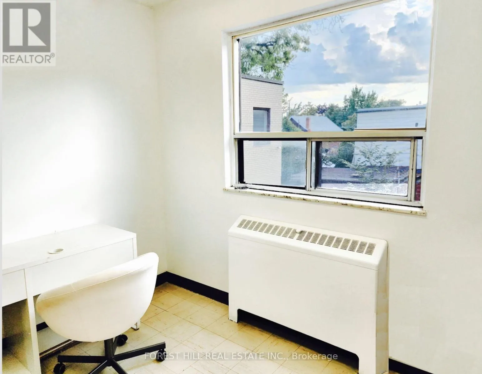 300 - 226 BATHURST STREET