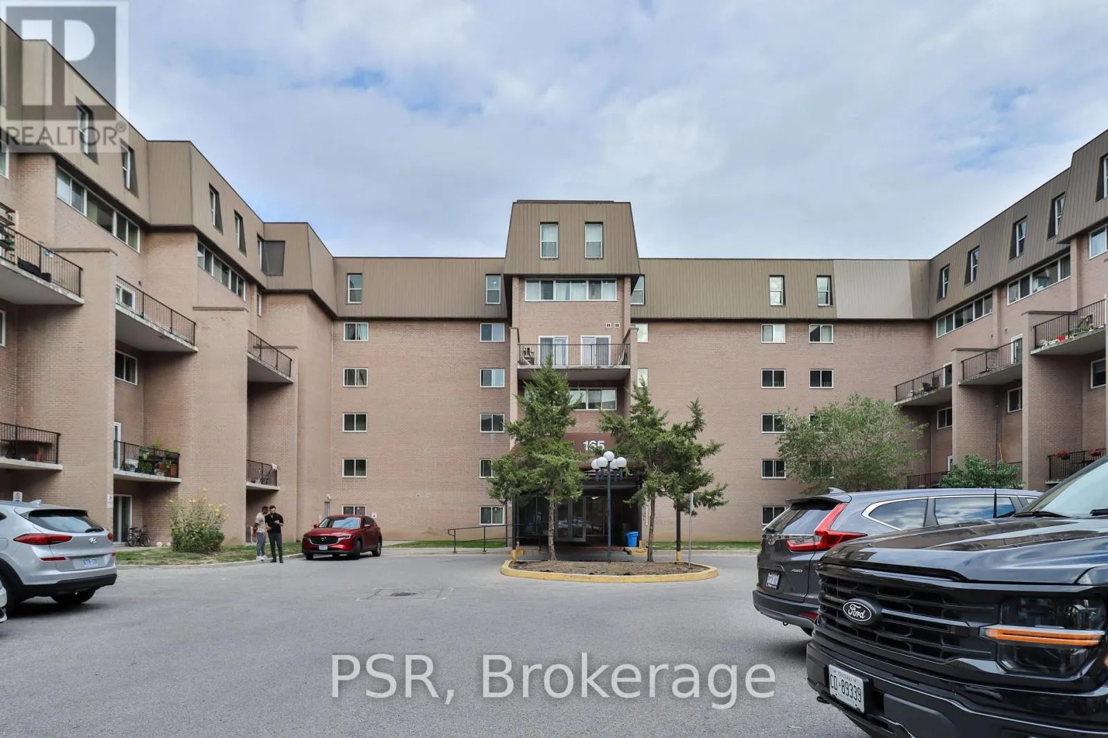 225 - 165 CHEROKEE BOULEVARD