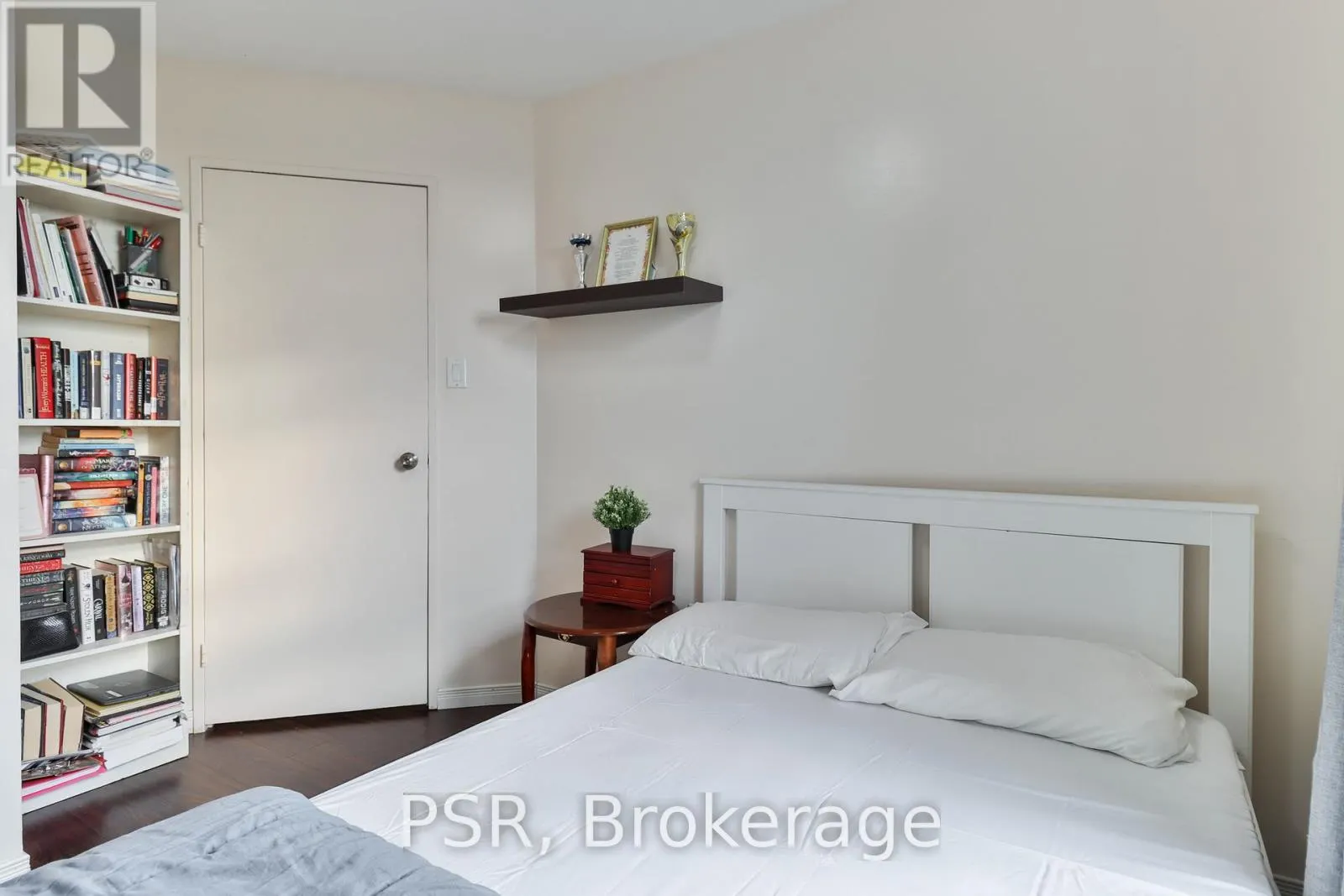 225 - 165 CHEROKEE BOULEVARD