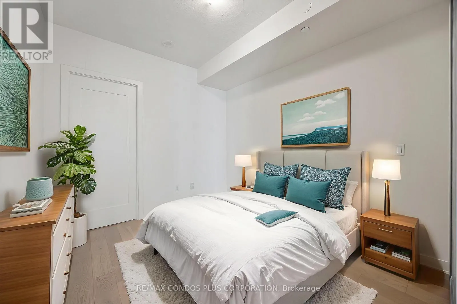 518 - 330 RICHMOND STREET W