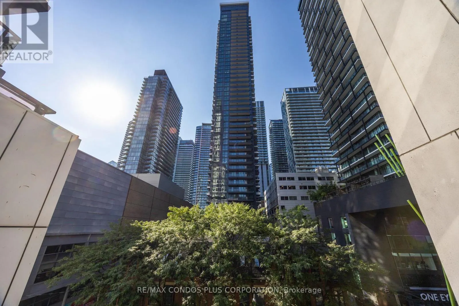 518 - 330 RICHMOND STREET W