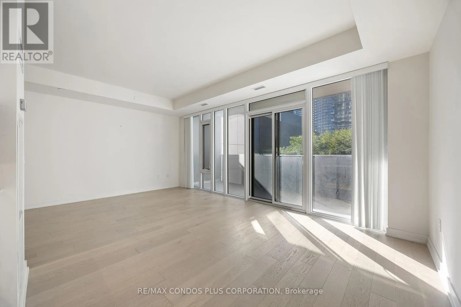 518 - 330 RICHMOND STREET W
