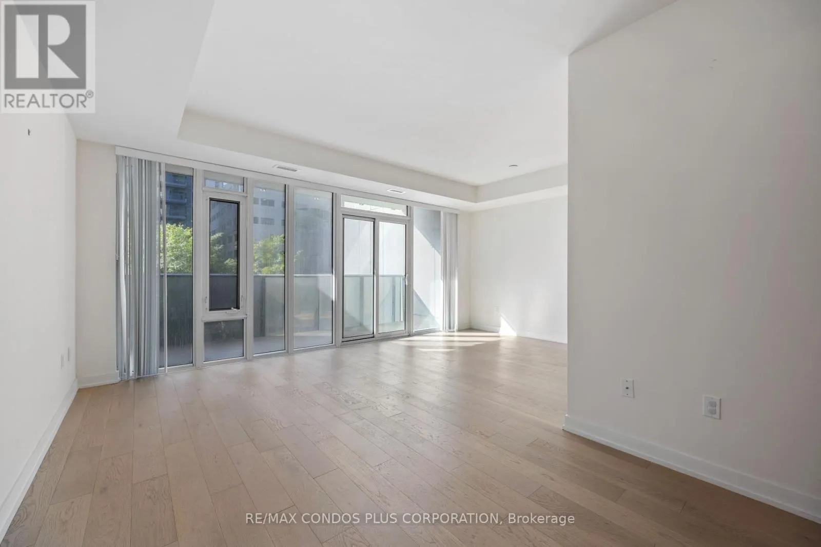 518 - 330 RICHMOND STREET W
