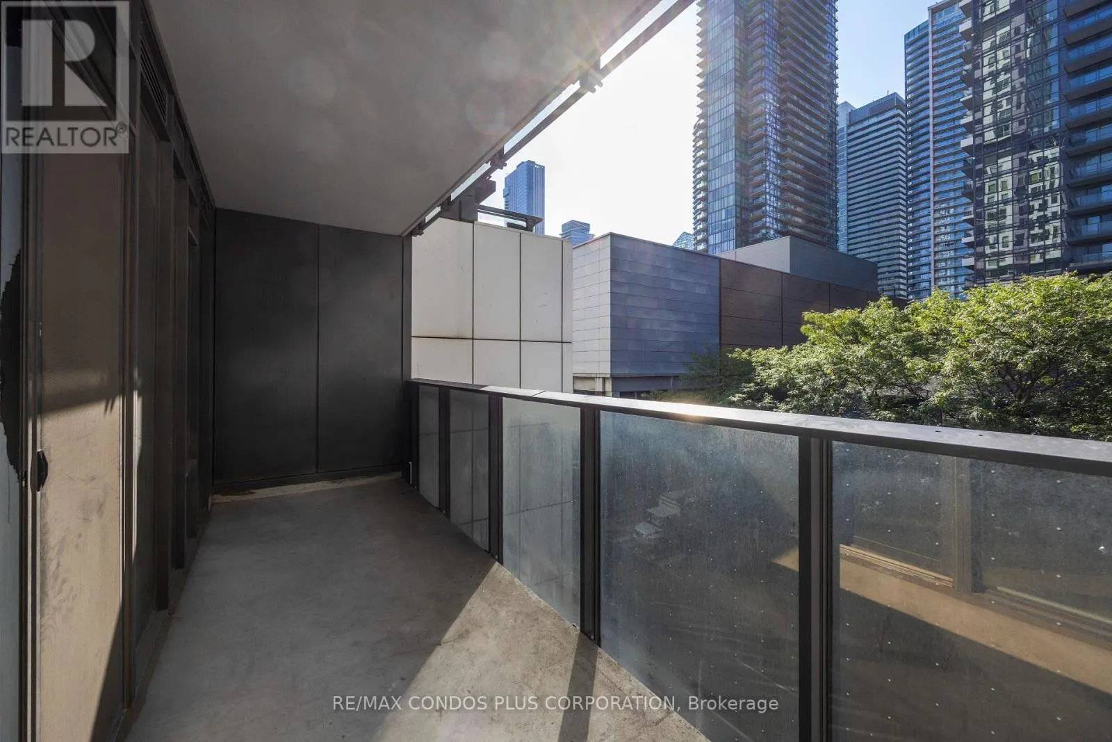 518 - 330 RICHMOND STREET W
