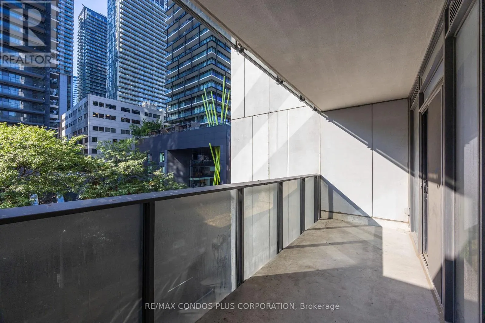 518 - 330 RICHMOND STREET W