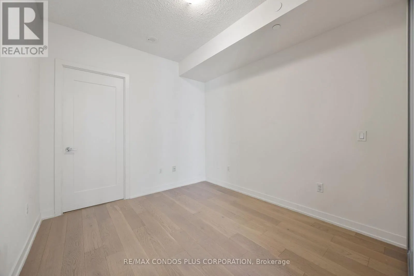 518 - 330 RICHMOND STREET W
