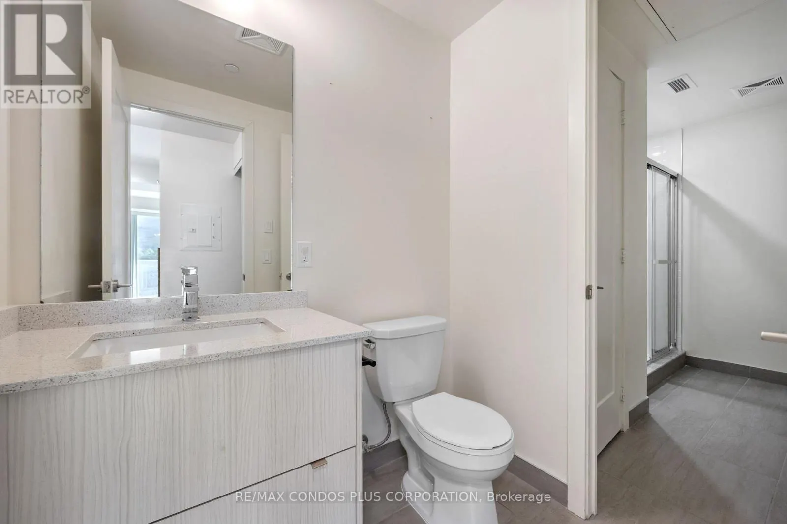 518 - 330 RICHMOND STREET W