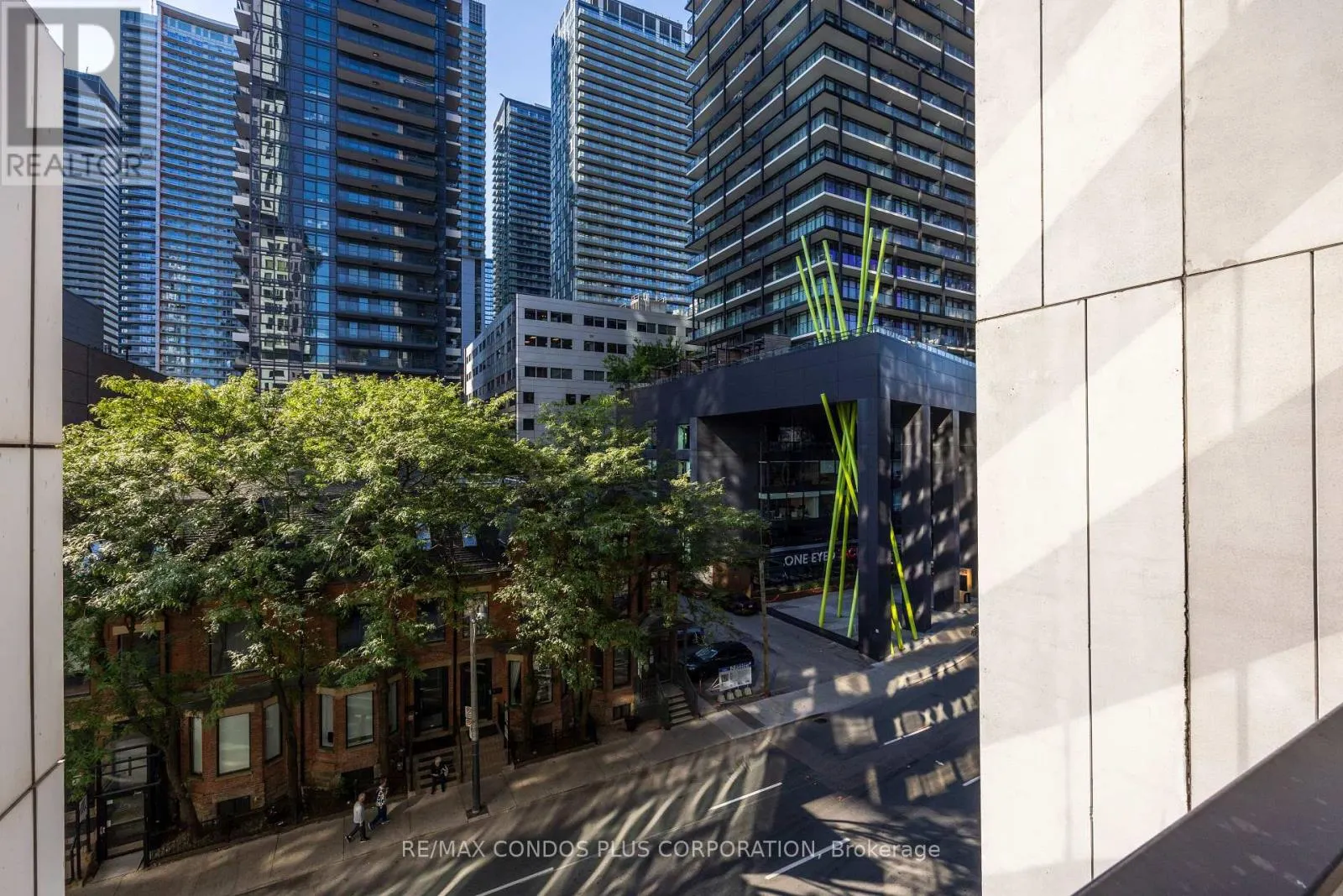 518 - 330 RICHMOND STREET W
