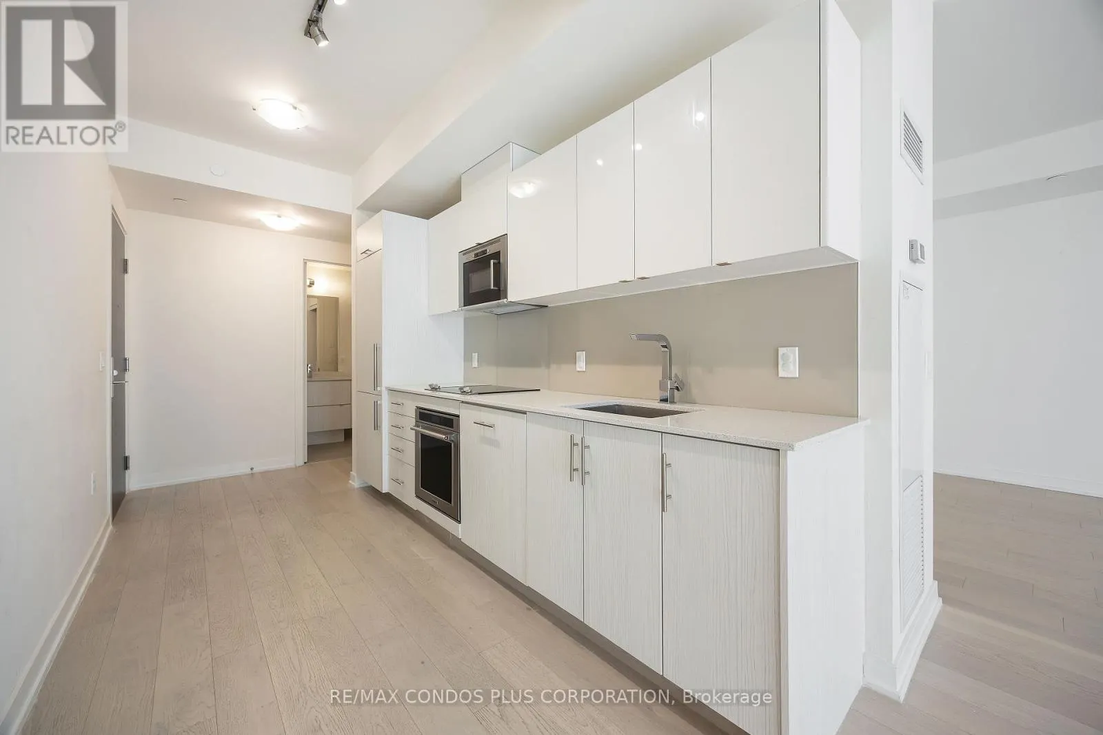 518 - 330 RICHMOND STREET W
