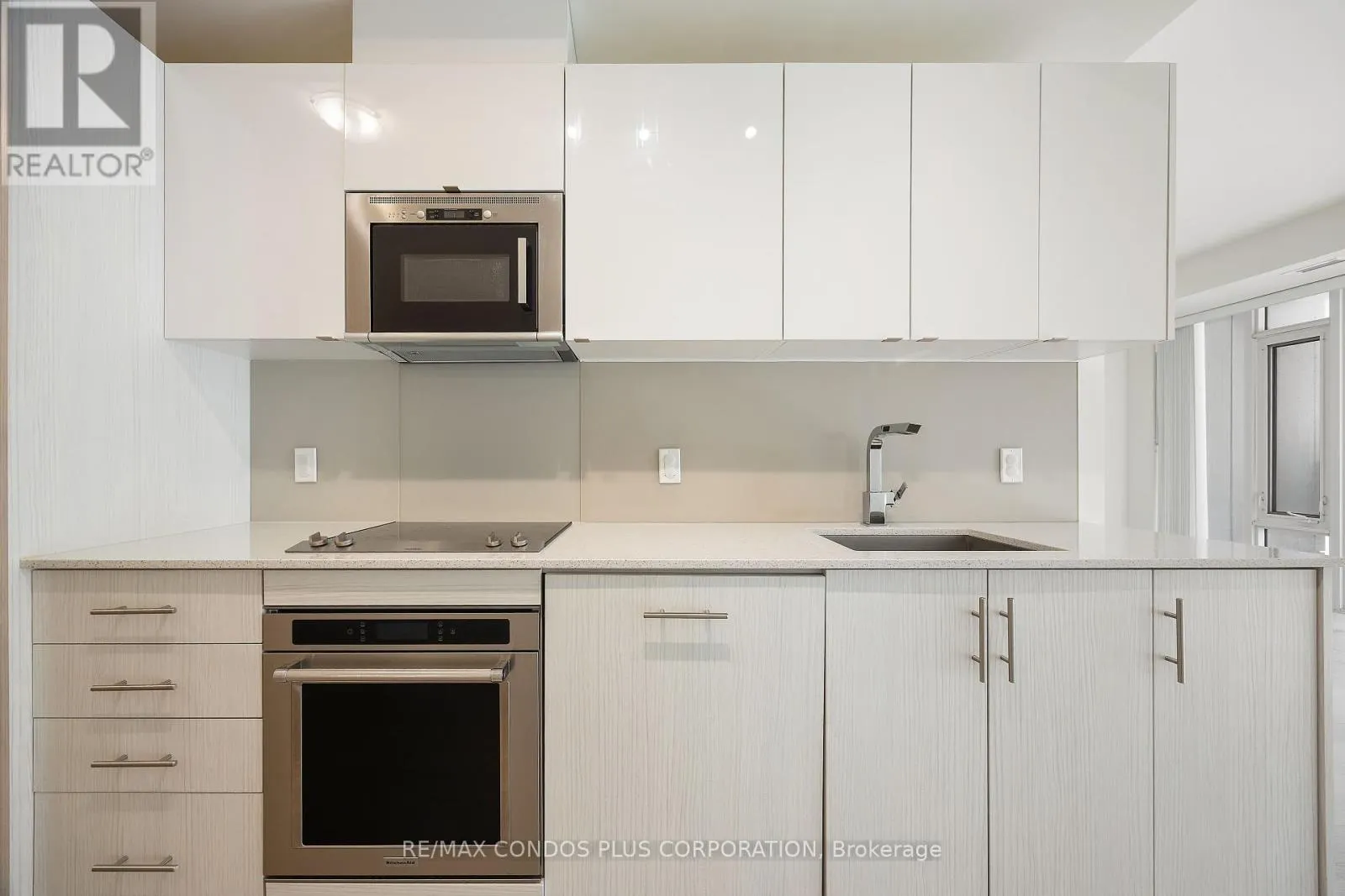 518 - 330 RICHMOND STREET W