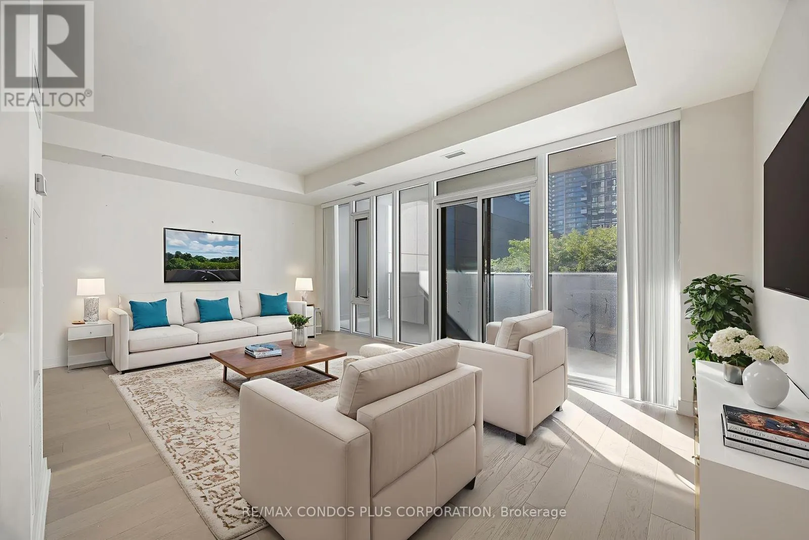 518 - 330 RICHMOND STREET W
