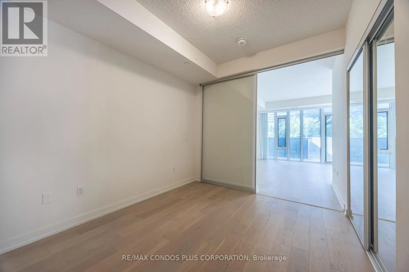 518 - 330 RICHMOND STREET W
