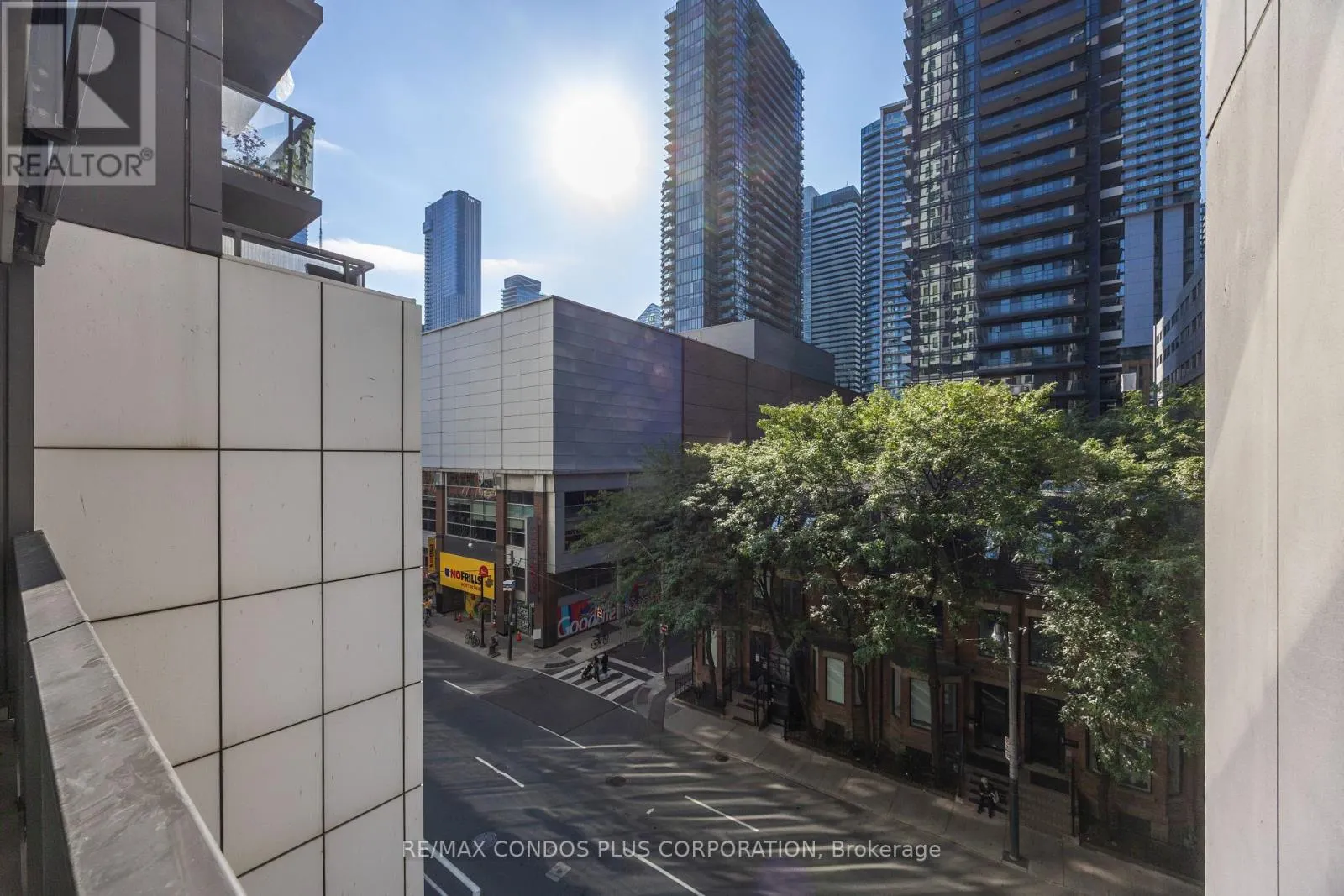 518 - 330 RICHMOND STREET W
