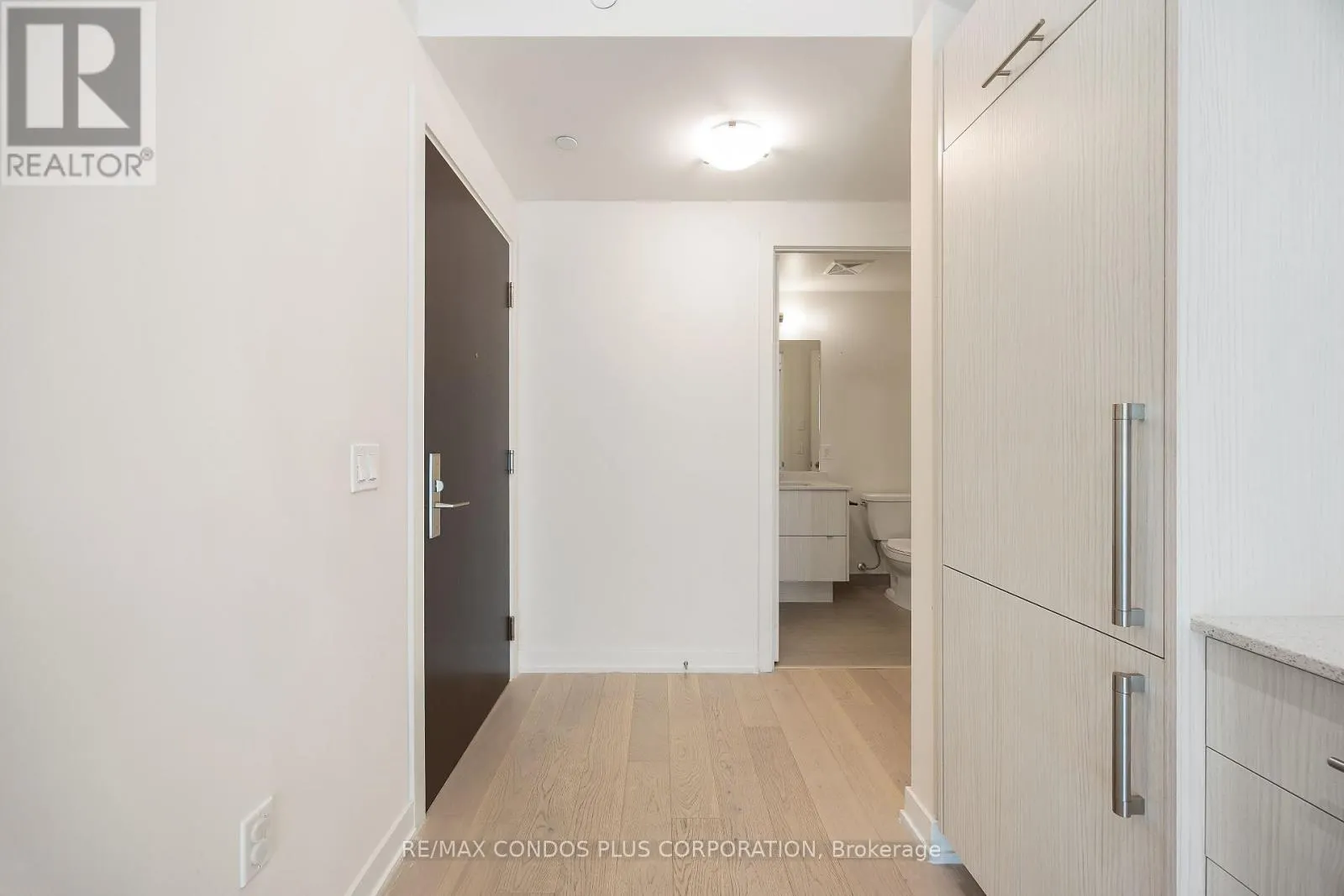 518 - 330 RICHMOND STREET W