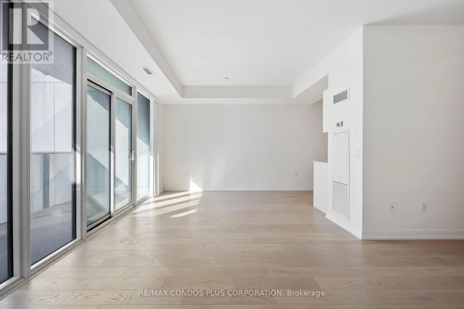 518 - 330 RICHMOND STREET W