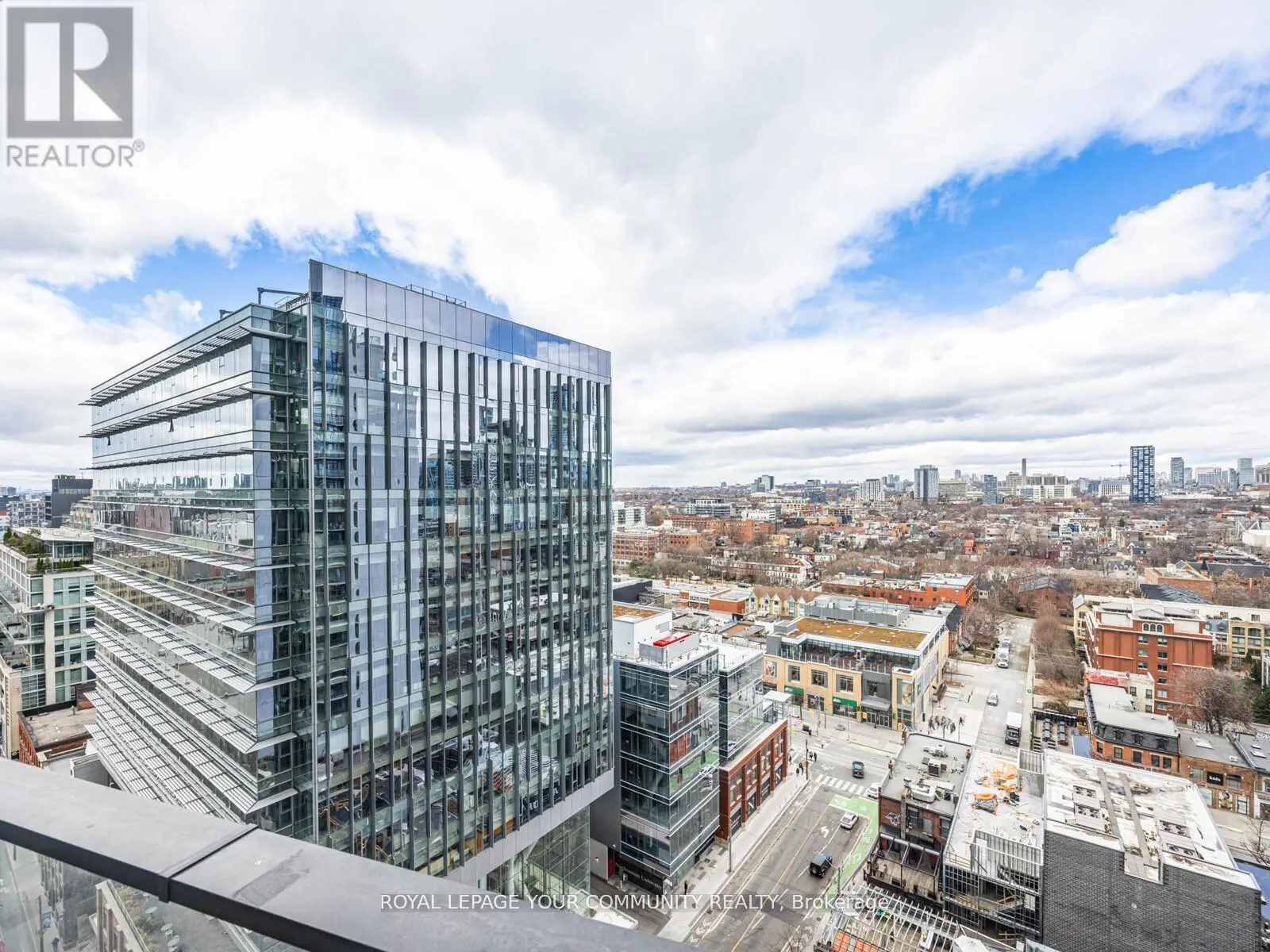 1604 - 125 PETER STREET