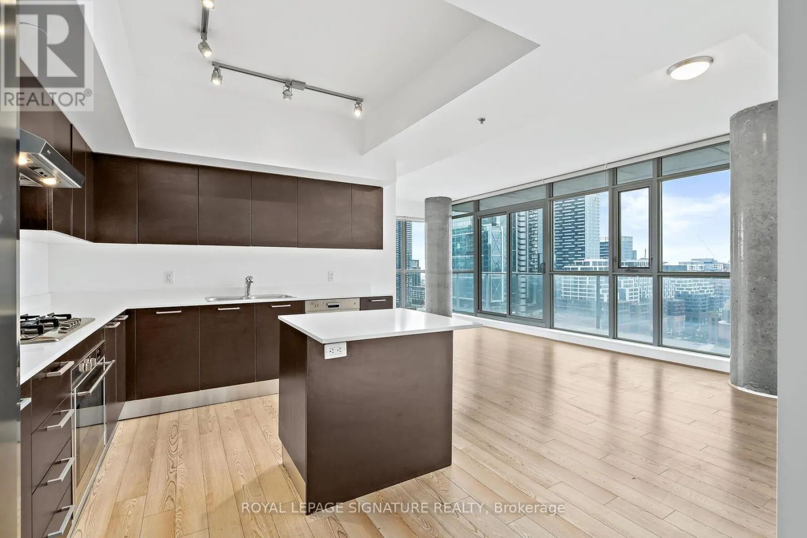 1802 - 375 KING STREET W