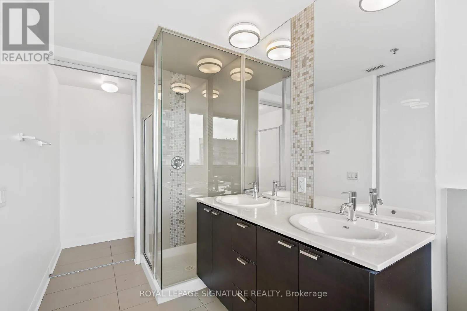 1802 - 375 KING STREET W