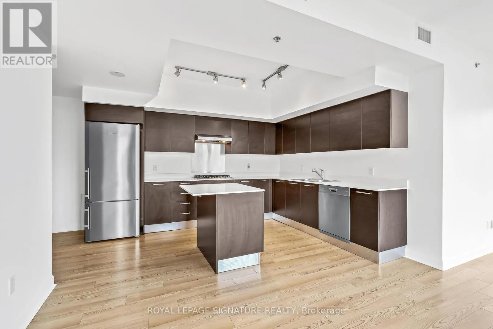 1802 - 375 KING STREET W