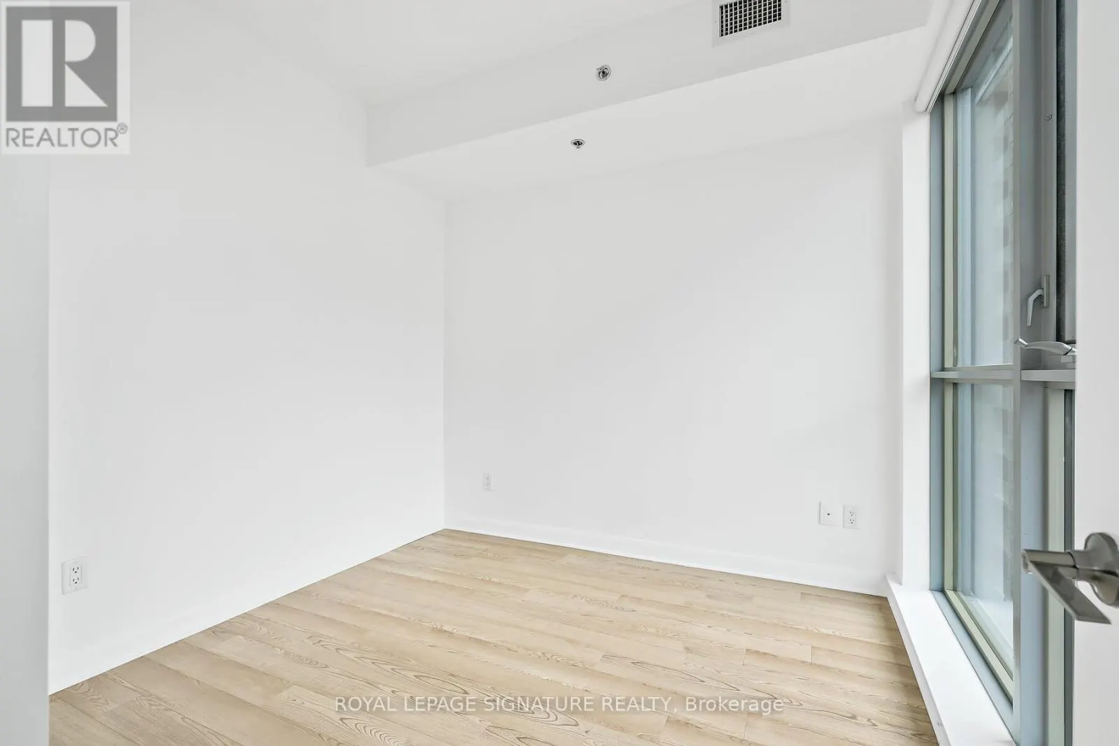 1802 - 375 KING STREET W
